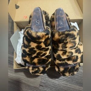 UGG Fluff Yeah Slide Panther Print in Butterscotch
